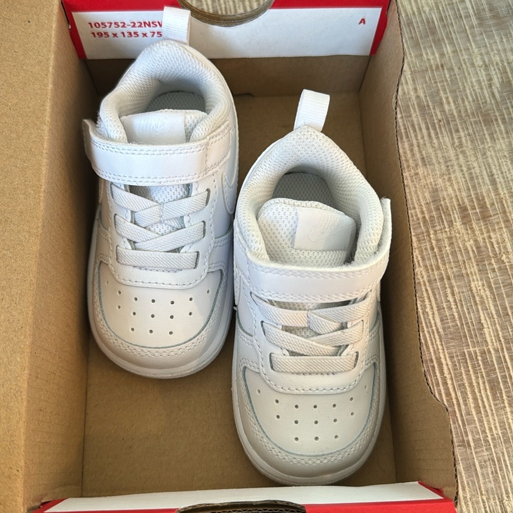 Toddler size 5c white low recraft tennis shoes